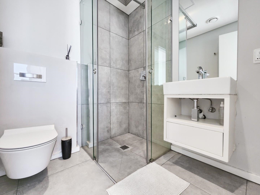 To Let 4 Bedroom Property for Rent in Sea Point Western Cape